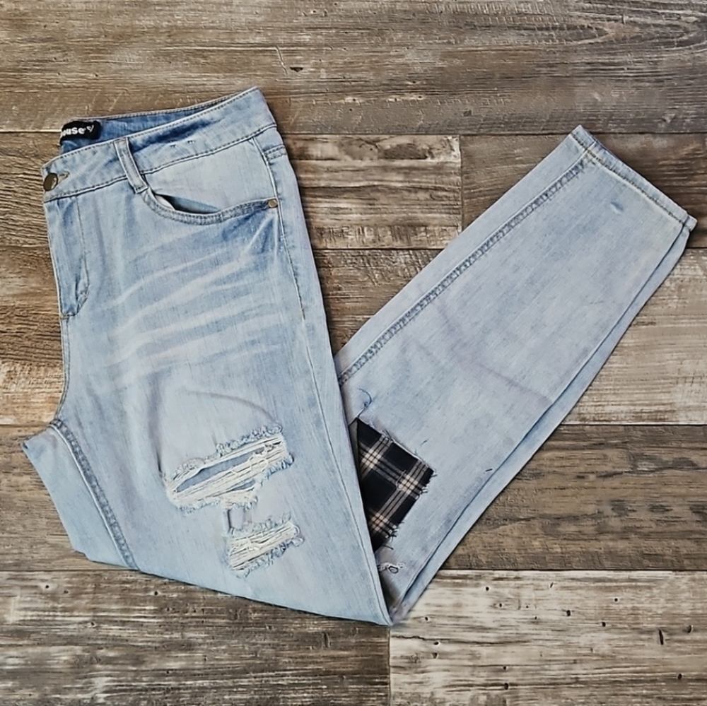 Dollhouse 13 Charley High-Rise Distressed Light Blue Jeans Juniors 13 RN114542 - Picture 2 of 14